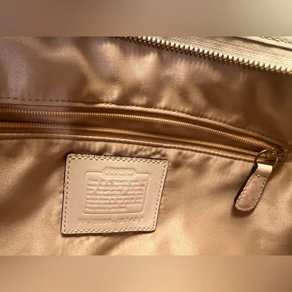 Coach 2006 Chelsea Ergo Off White Leather Shoulder Hobo Bag